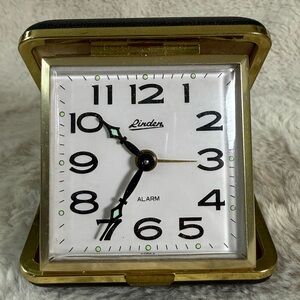 Linden Vintage Compact Clamshell Travel Wind-Up Alarm Clock Works Great!